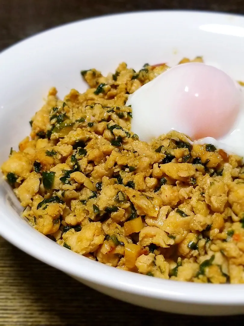 鶏ひき肉のスタミナ炒め丼|ぱんだのままんさん