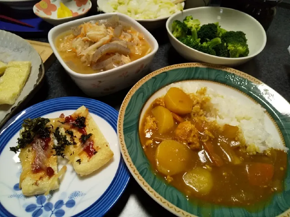 Snapdishの料理写真:鶏団子カレーと油揚げピザ|由紀子さん