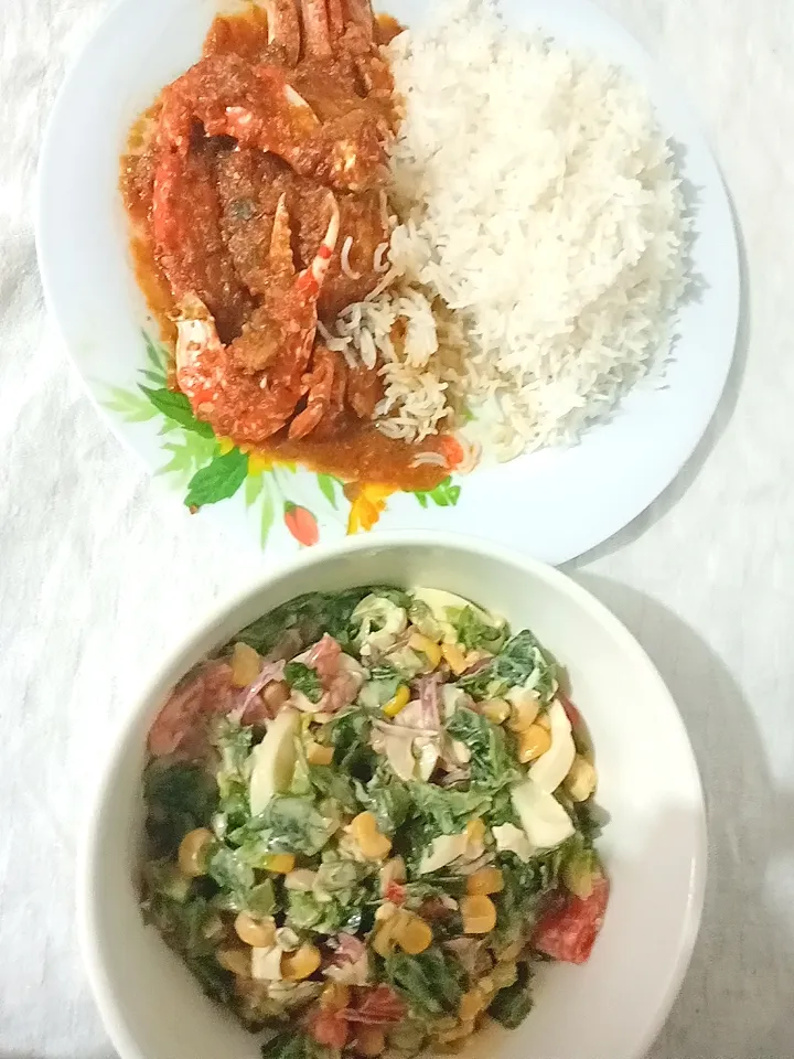 post election dinner. white rice with crab stew and vegetable salad.|Ukudi Nawaさん