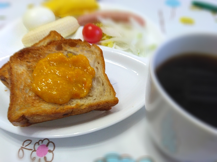 日曜日の朝食😊
自家製手作りみかんジャム😊