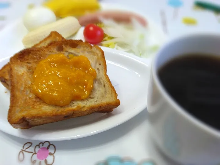 日曜日の朝食😊
自家製手作りみかんジャム😊|Mitsuhiro.Sさん