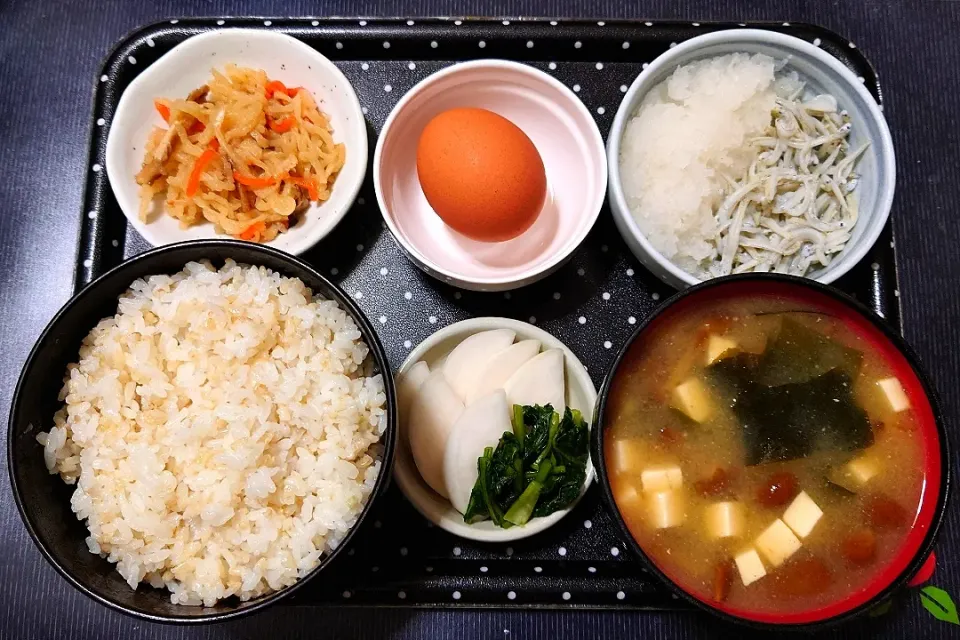 今日の朝ごはん（発芽玄米ごはんにしらすおろし、生卵、切り干し大根、なめこ汁、かぶの浅漬）|Mars＠釜飯作り研究中さん