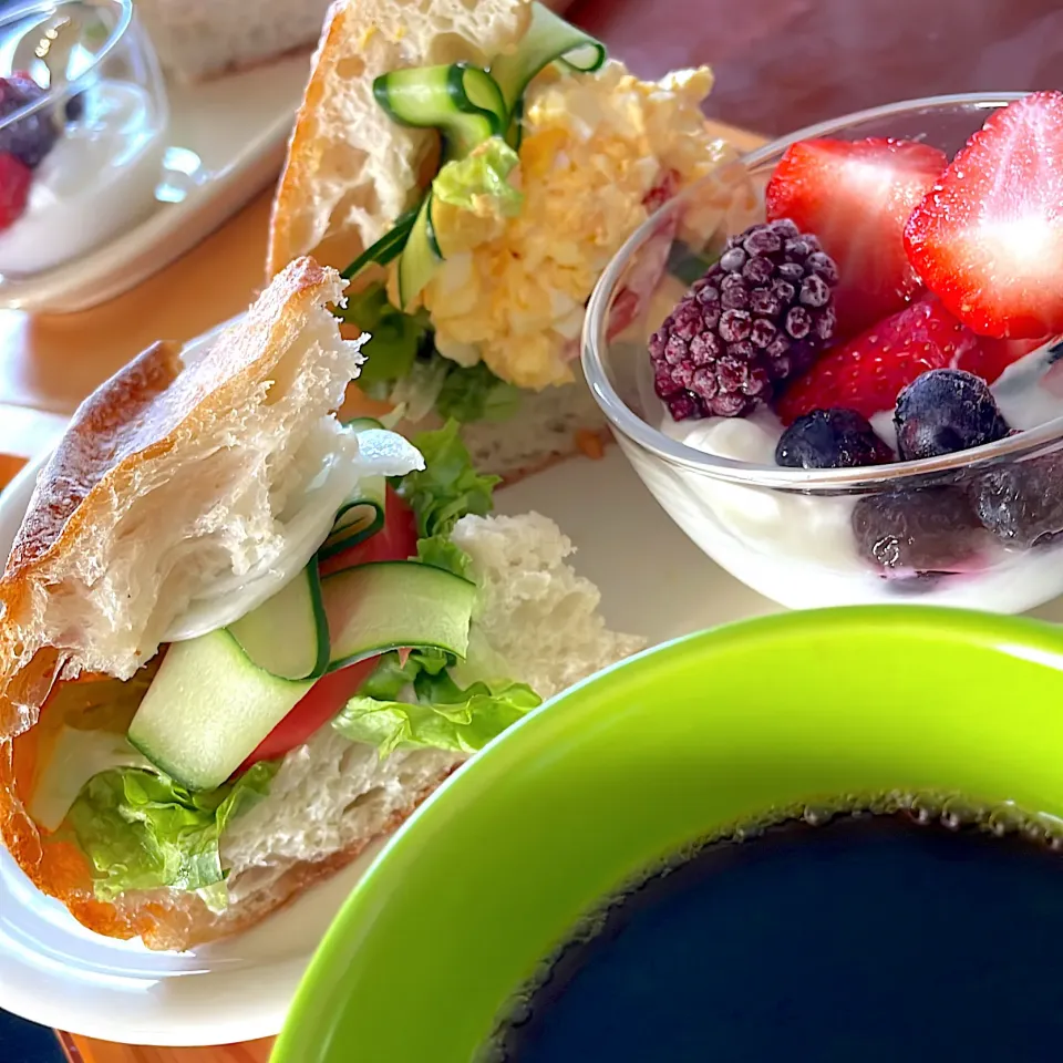 日曜日の朝ごはん　　　　　　　　　　　　　　　　カンパーニュサンドイッチ|mokoさん