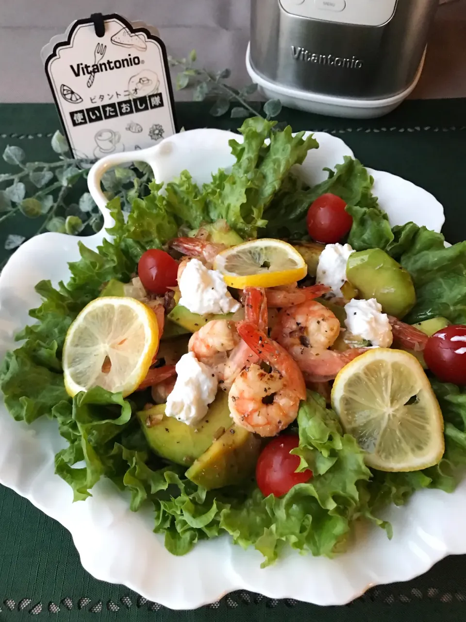 Snapdishの料理写真:【ビタントニオ使いたおし隊】海老🦐とアボカド🥑のガリバタ醤油💛ギリシャヨーグルト添え|まなまな♡さん