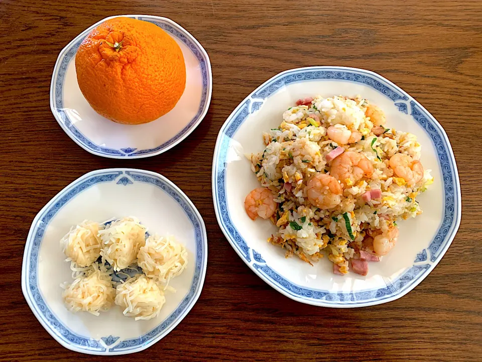 海老炒飯🦐烏賊焼売🦑デコポン🍊今日の昼食20230226|rococoさん