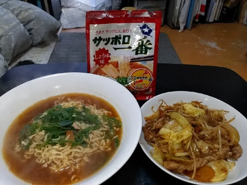 Snapdishの料理写真:夜勤明け春待ち通しいラーメンをスタミナしゃきしゃき野菜炒めを食して今夜から夜勤に備えます|Tarou  Masayukiさん