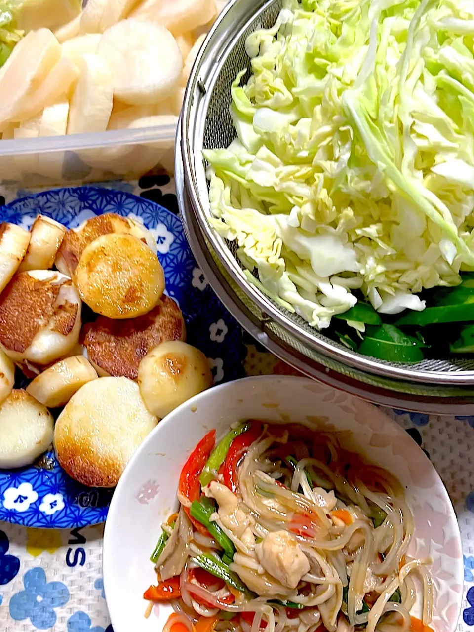 Snapdishの料理写真:鶏胸肉のチャプチェ　長芋の醤油焼き　キャベツ　胡瓜🥒　浅漬けたくあん|4jinoanataさん