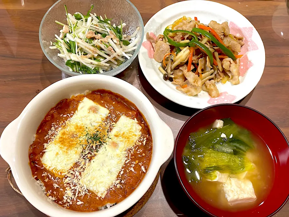 チーズドリア　豆腐とレタスの味噌汁　豚バラでチャプチェ　大根と水菜のツナサラダ|おさむん17さん