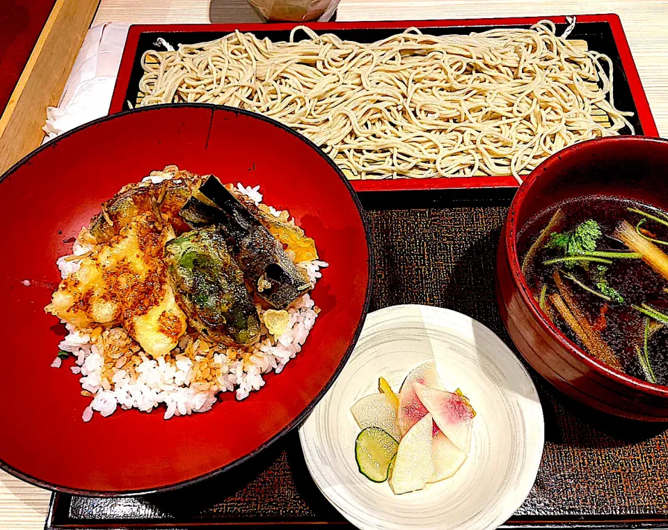 単身赴任中のランチ(鴨せいろ蕎麦と天丼)|おおもりの星さん