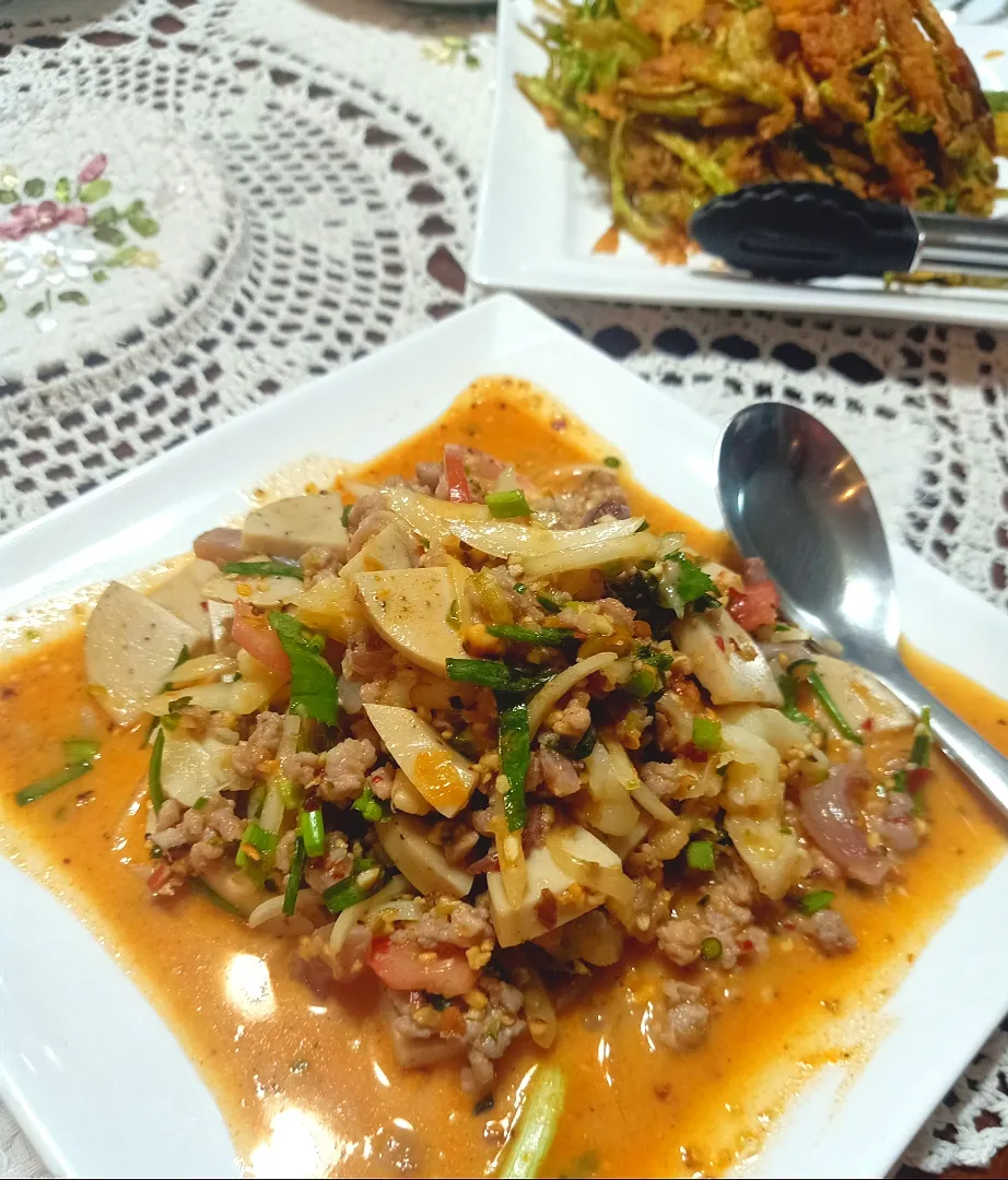 Spicy Deep Fried Morning Glory Salad for Dinner 🌶️🥗🌶️🤤
(ยำผักบุ้งทอดกรอบ)|An'leeさん