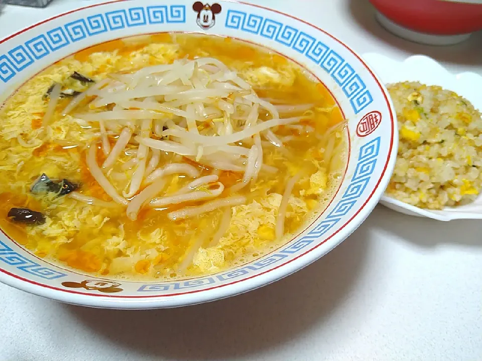 酸辣湯麺とチャーハン🍜|りおさん