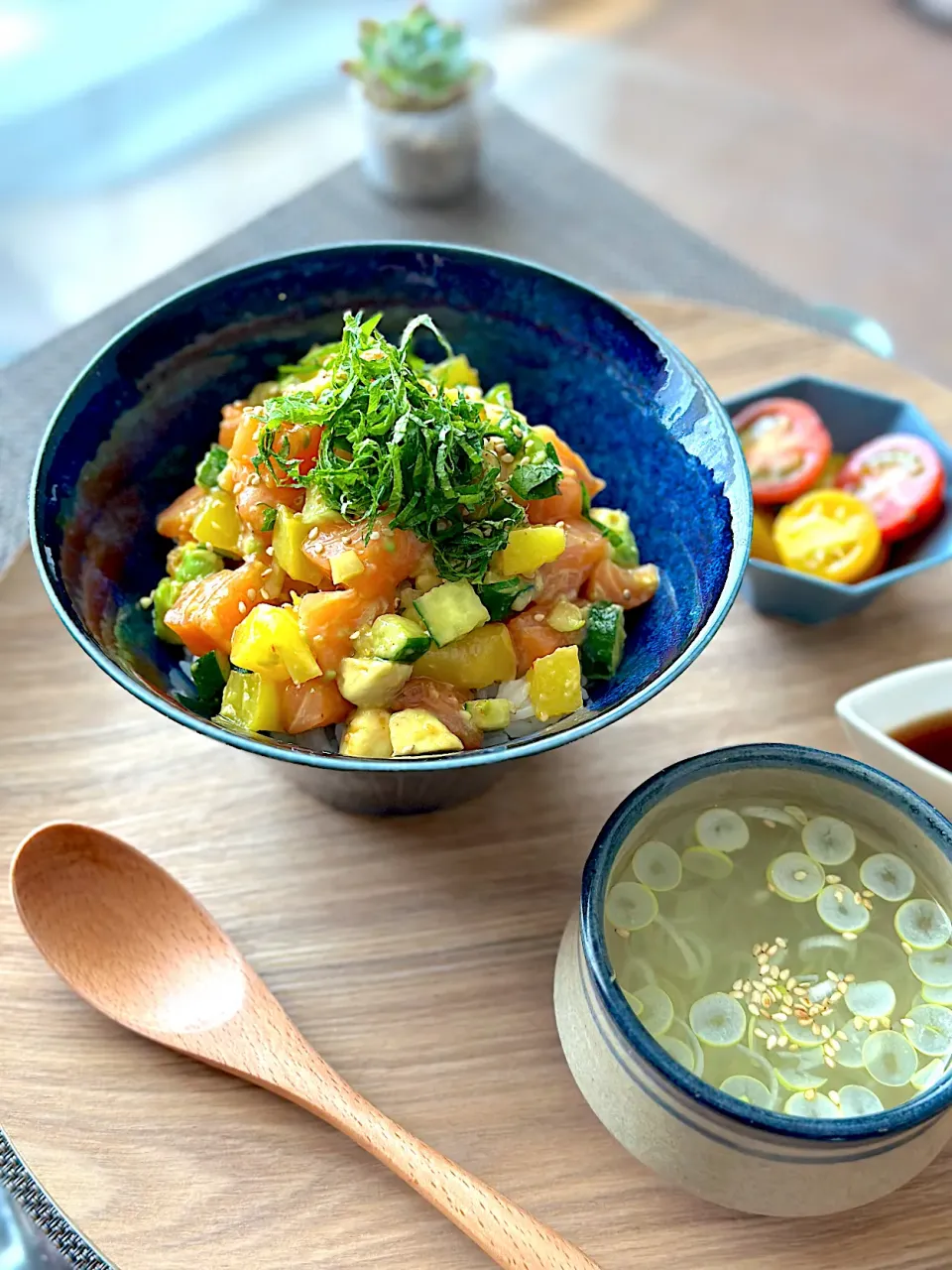 アボカドサーモンのタルタル丼|ともえ☆さん