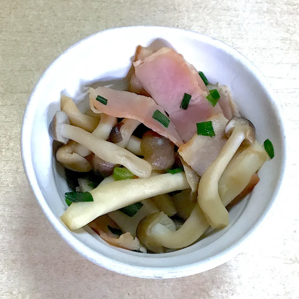 Snapdishの料理写真:きのことベーコンの炒め物|春の日さん