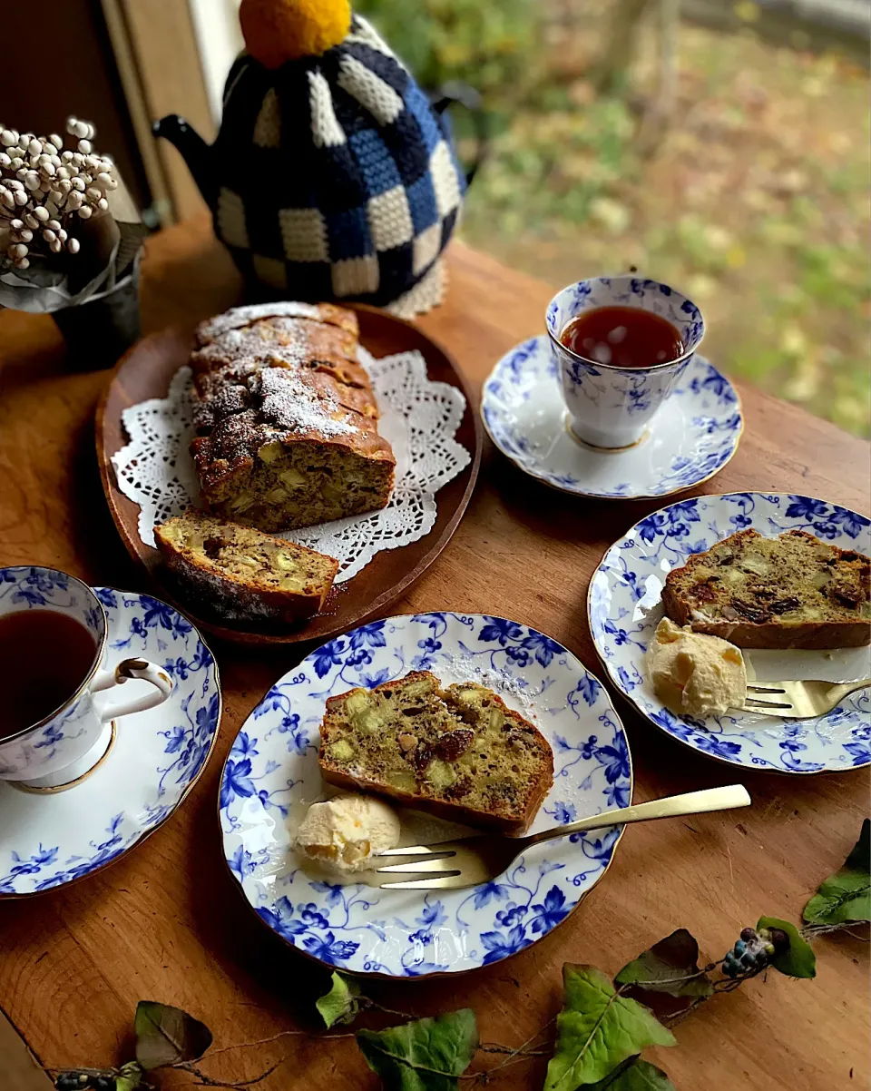 Snapdishの料理写真:アールグレイ茶葉入りパウンドケーキ♪|Mariruさん