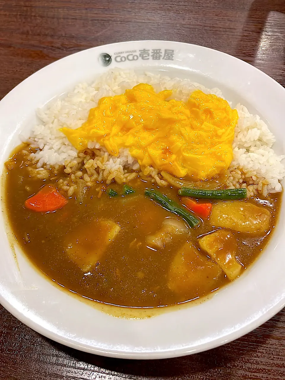 Snapdishの料理写真:CoCo壱 野菜カレー＆ハーフスクランブルエッグ|juneさん