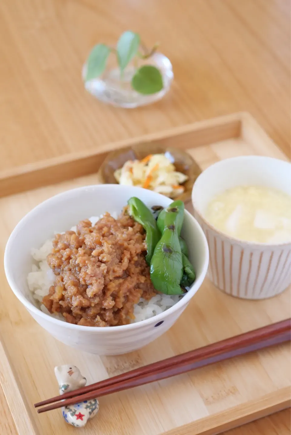 肉みそごはんと豆腐と卵のスープ|こつめさん