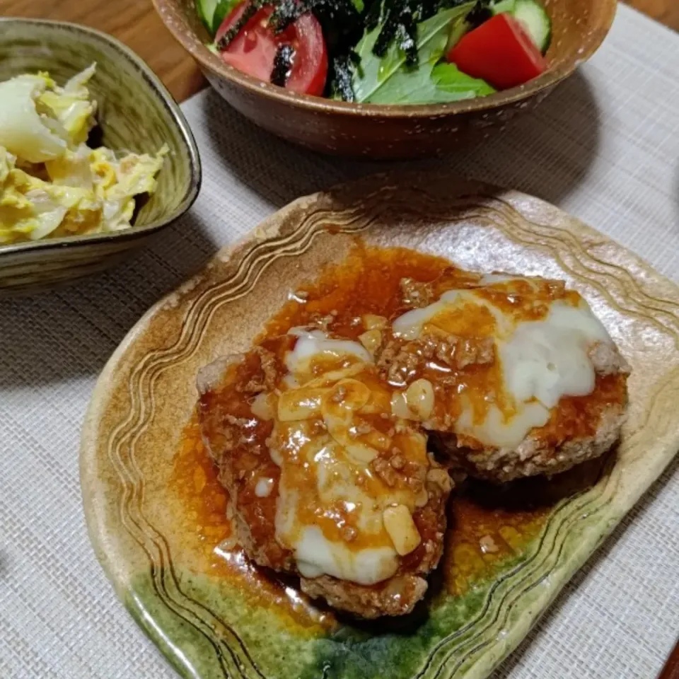 山本ゆりさんレシピ
電子レンジで!やわらかチーズハンバーグ　
白菜とツナのマヨサラダ
野菜サラダ
納豆
味噌汁|上海ひまわりさん