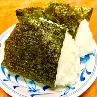 Snapdishの料理写真:炊き立てご飯🍚塩むすび🍙