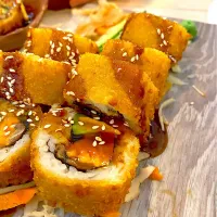 Snapdishの料理写真:Fried sushi with salmon avocado and mushrooms 🍤🥑🍣|Imre Kamillaさん