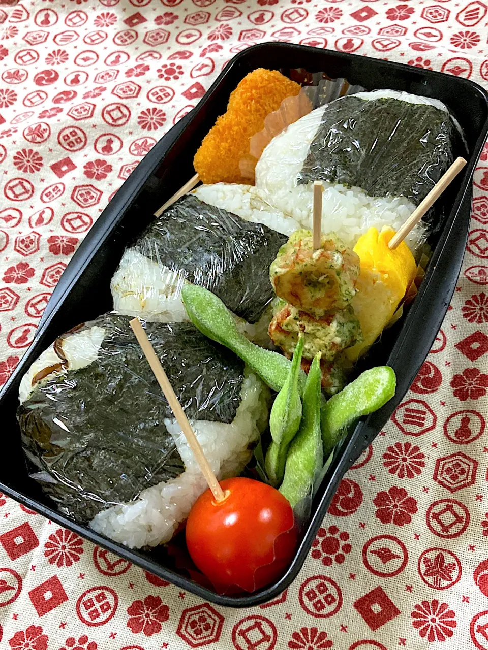 Snapdishの料理写真:おにぎり弁当|SaDaさん