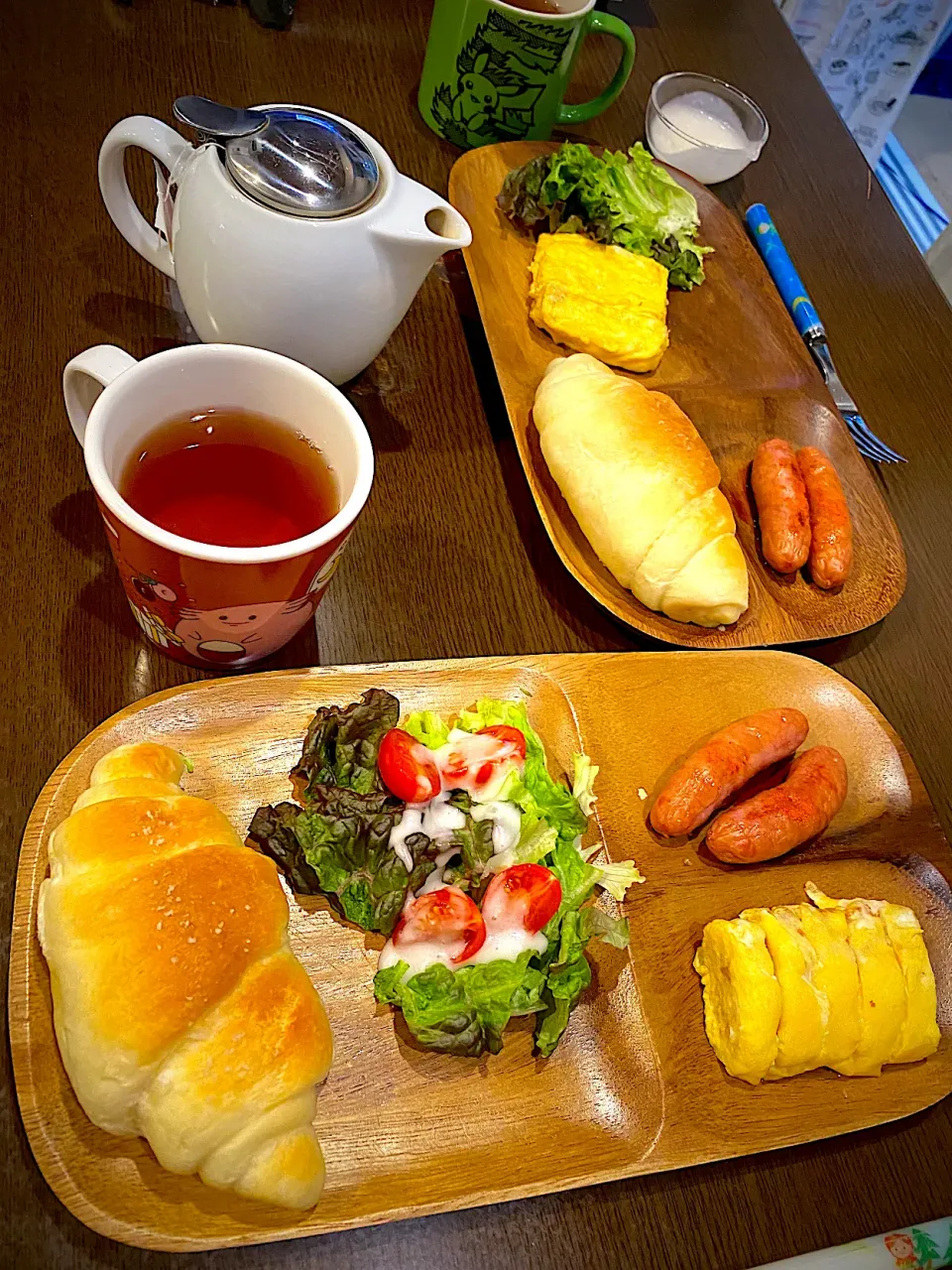 塩バターパン🥐　サラダ🥗　卵焼き　焼きソーセージ　紅茶|ch＊K*∀o(^^*)♪さん