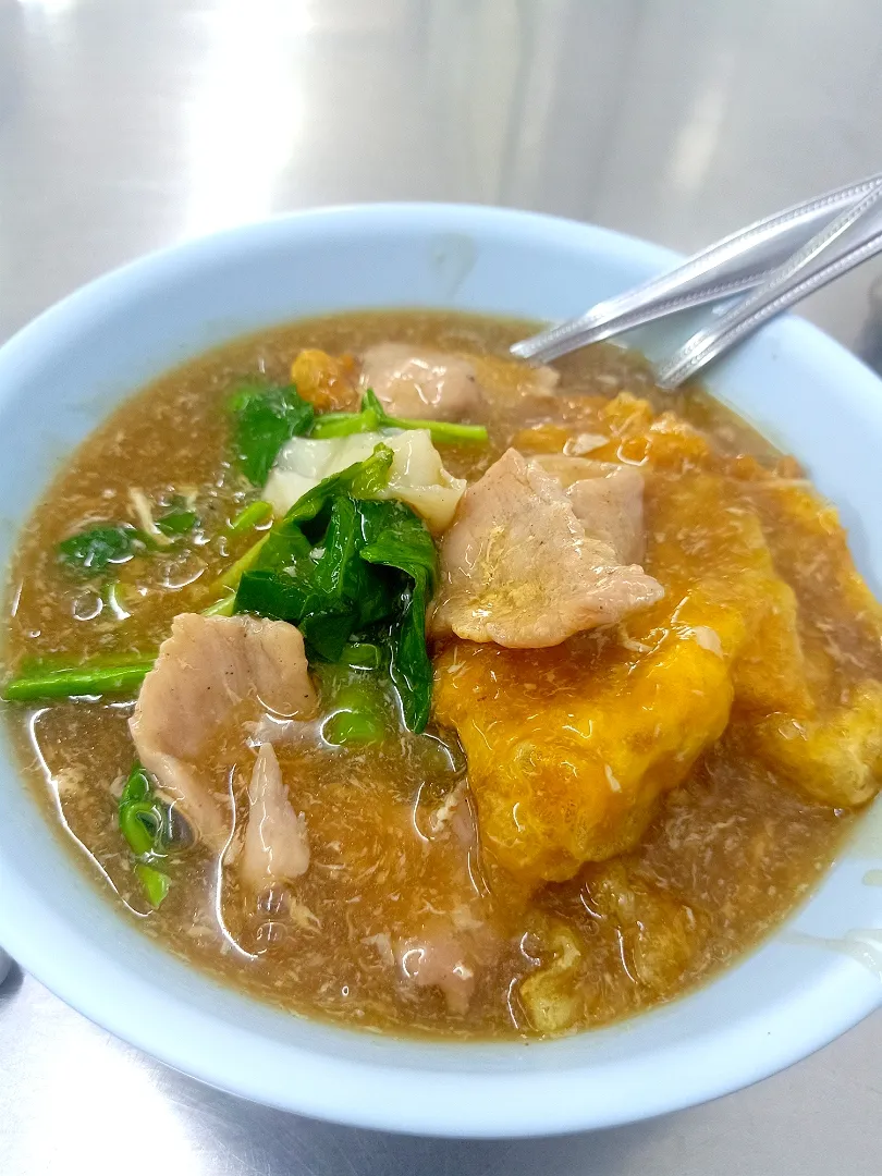 Fried Noodles w/ Pork in Thick Gravy Topped w/ Fried Egg 🍲🍳 (ราดหน้าเส้นใหญ่หมู+ไข่) 😋|An'leeさん