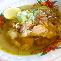 Soto Ayam Kuah Bening khas Warung Abah Ndut.. |Dery Suhadiさん