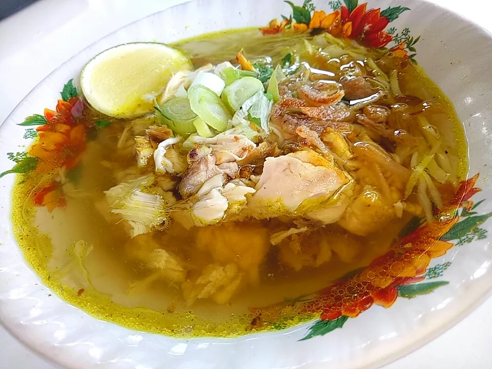 Soto Ayam Kuah Bening khas Warung Abah Ndut.. |Dery Suhadiさん