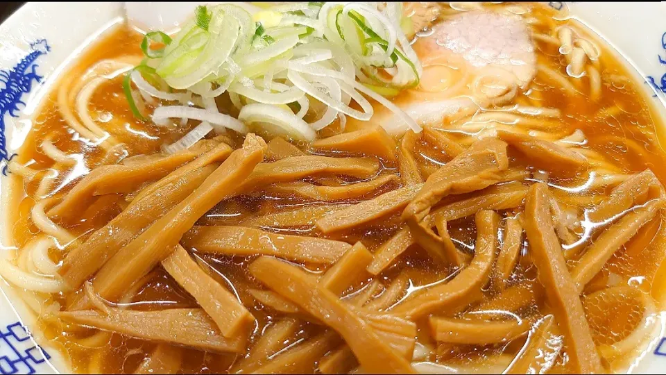 【一部メニュー価格改訂】
中華そば 共楽
竹の子そば (葱多め、1,000円)
＋麺特盛 (100g、100円)
@銀座2分、銀座一丁目、東銀座
23047 (48,679)|大脇さん