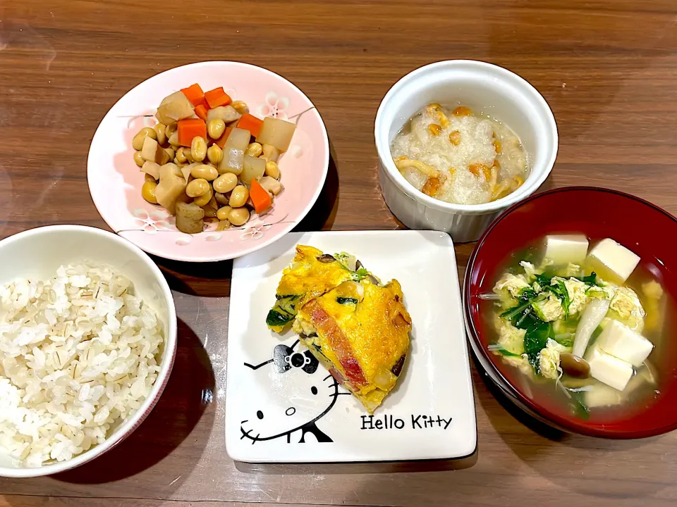 ほうれん草とベーコンポテトのキッシュ　水菜と豆腐のかき玉汁　おろしなめこ　五目豆|おさむん17さん