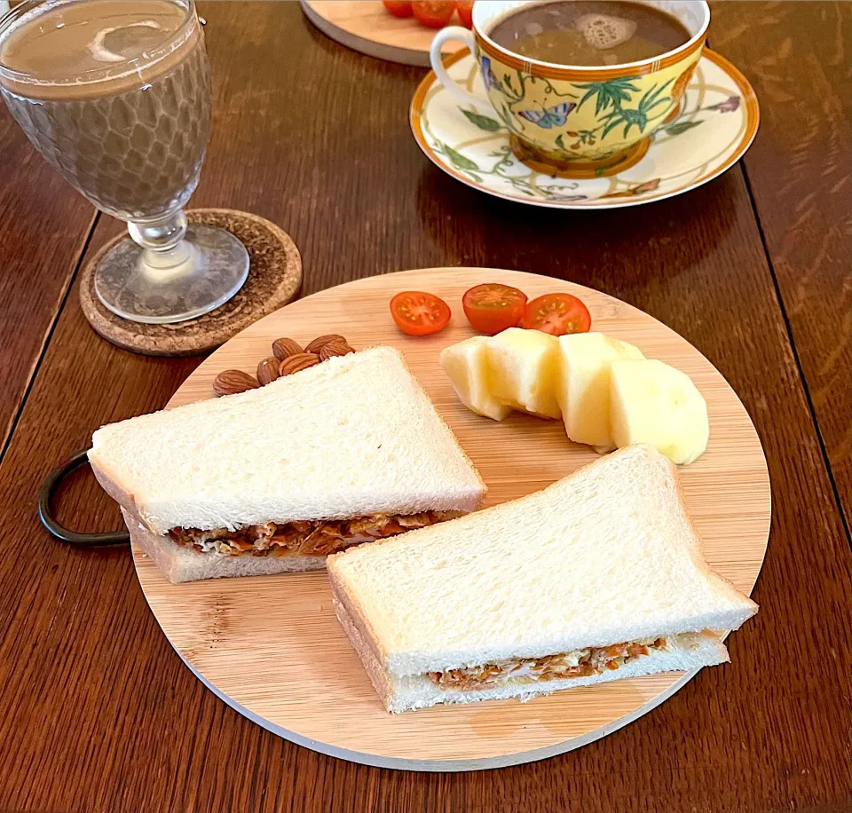 朝ごはん♯オムレツサンド♯食パン♯サンドイッチ|小松菜さん