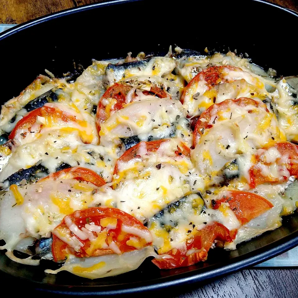 ニコル🌈さんの料理🐟鰯とチーズのこんがりオーブン焼き|とまと🍅さん