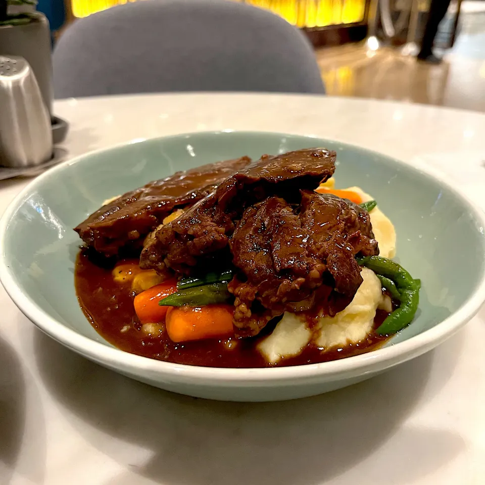 Snapdishの料理写真:Italian style braised wagyu beef cheek with mashed potatoes|skyblueさん