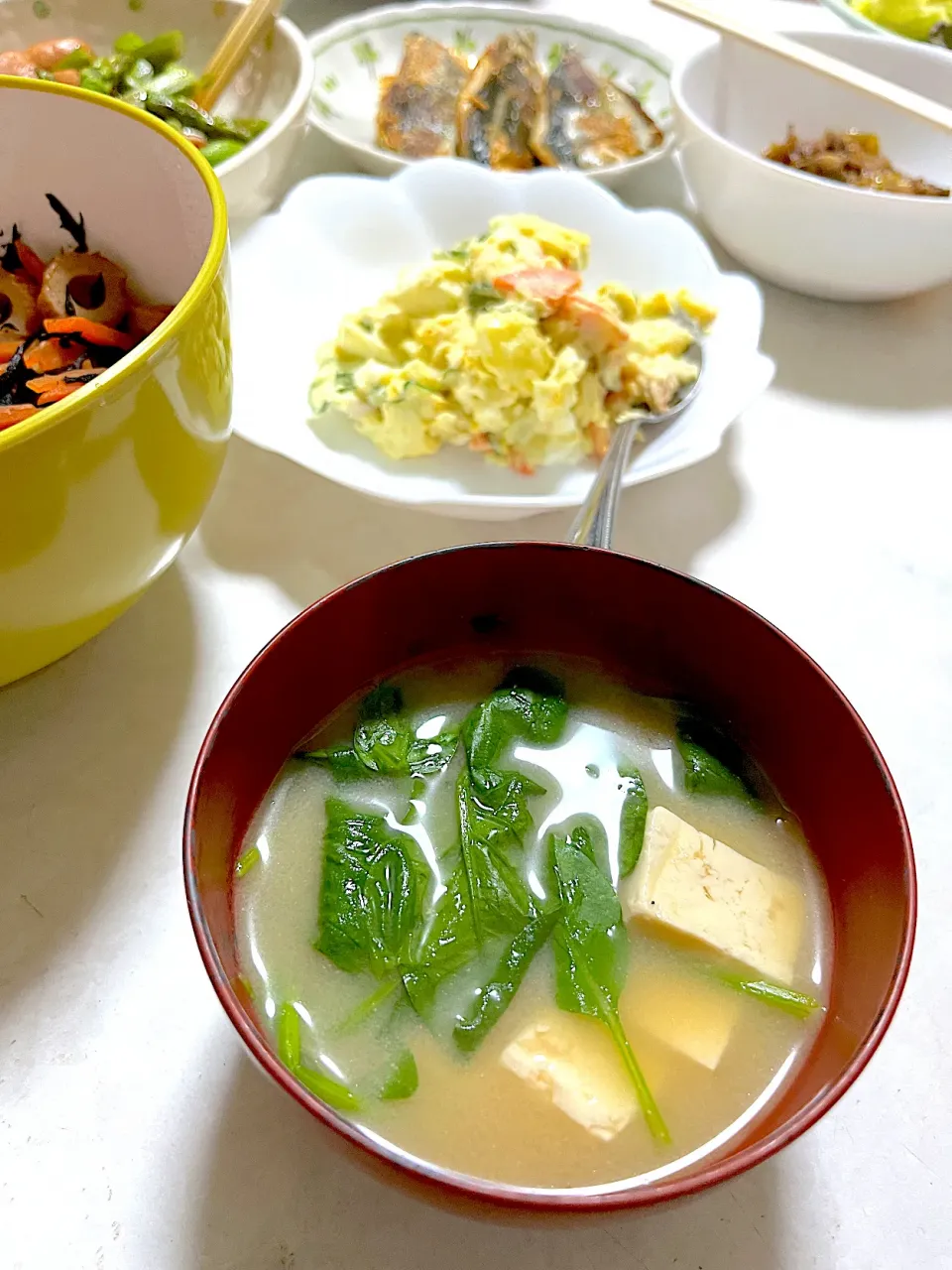 Snapdishの料理写真:ベランダで採れたほうれん草のお味噌汁🥬|ささるみさん