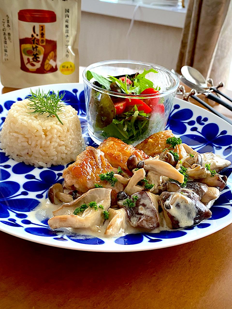 鶏のフリカッセ　　　　　　　　　　　　　　　　　　　　ブイヨンの代わりにしいたけ茶で