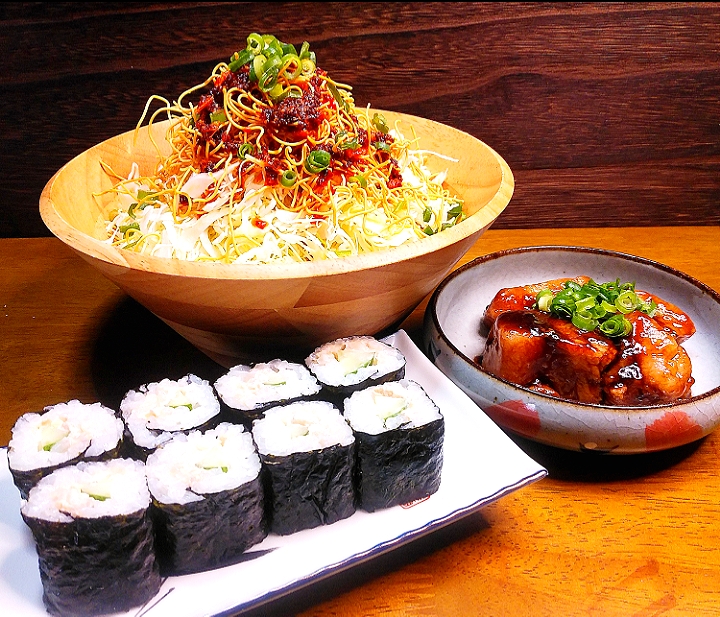✳️晩ご飯✳️
❇️ツナたく巻き寿司
❇️豚の角煮
❇️キャベツと皿うどんの花椒辣油サラダ