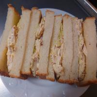 鶏むね肉と春キャベツのソテーのサンドイッチ
