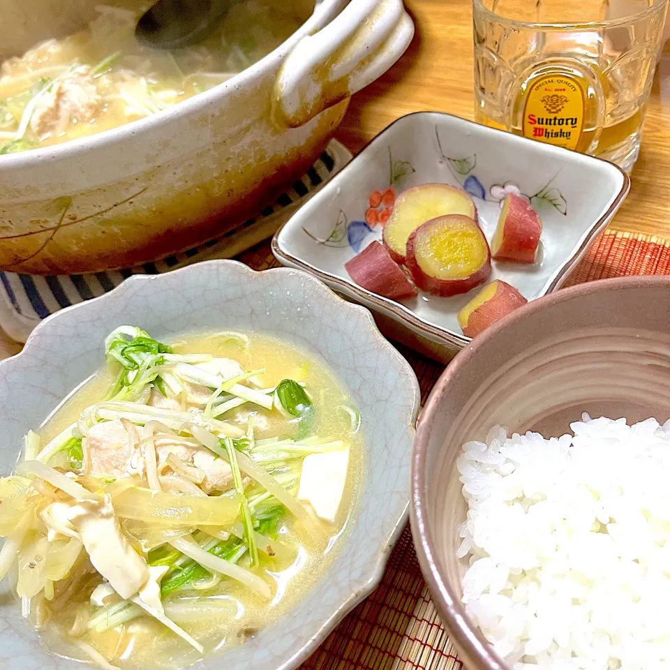 Snapdishの料理写真:2023/02/28 鶏肉と野菜の味噌煮込み、サツマイモ甘露煮|kykyさん