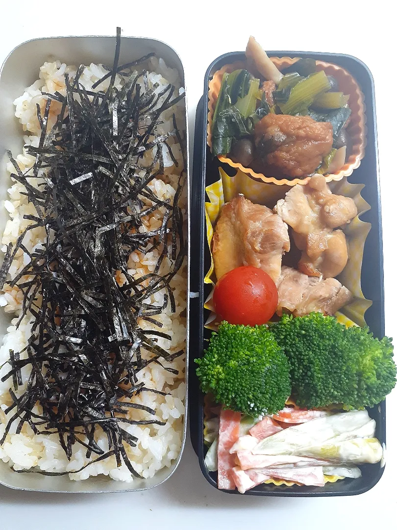 Snapdishの料理写真:☆中学生弁当☆玄米入り海苔ごはん、煮浸し、焼鳥、ブロッコリー、ミニトマト、アスパラサラダ|ｼｮｺﾗさん