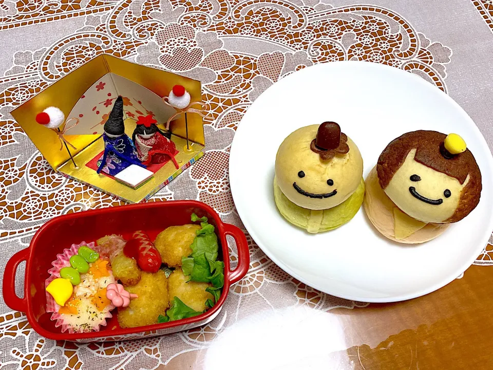 Snapdishの料理写真:2023.3.2はお友達のパン屋さんのひな祭りパンを卵サンドにしたお弁当🎎|makoさん