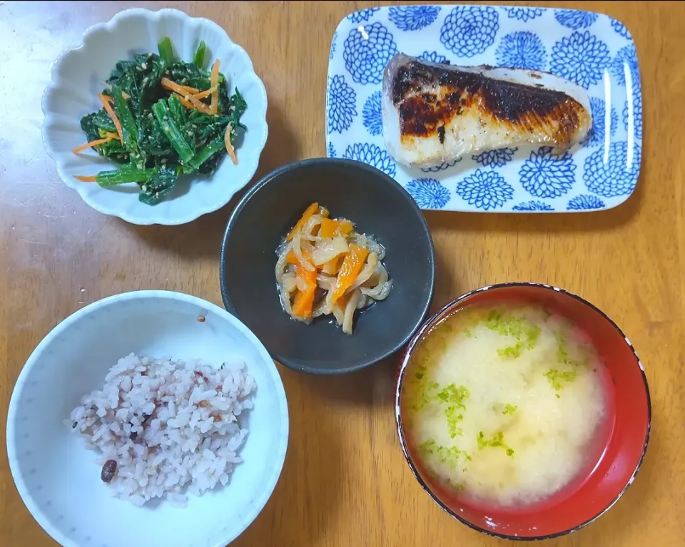 2023 0215　鰤の塩麹漬け焼き　ほうれん草のごま和え　切り干し大根　しじみとあおさのお味噌汁|いもこ。さん