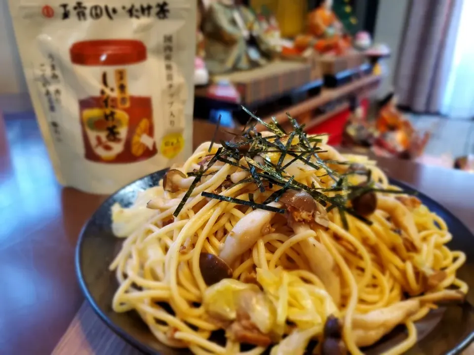 Snapdishの料理写真:玉露園さんのしいたけ茶を使って
🍝和風バター醤油きのこパスタ|みよぱさん