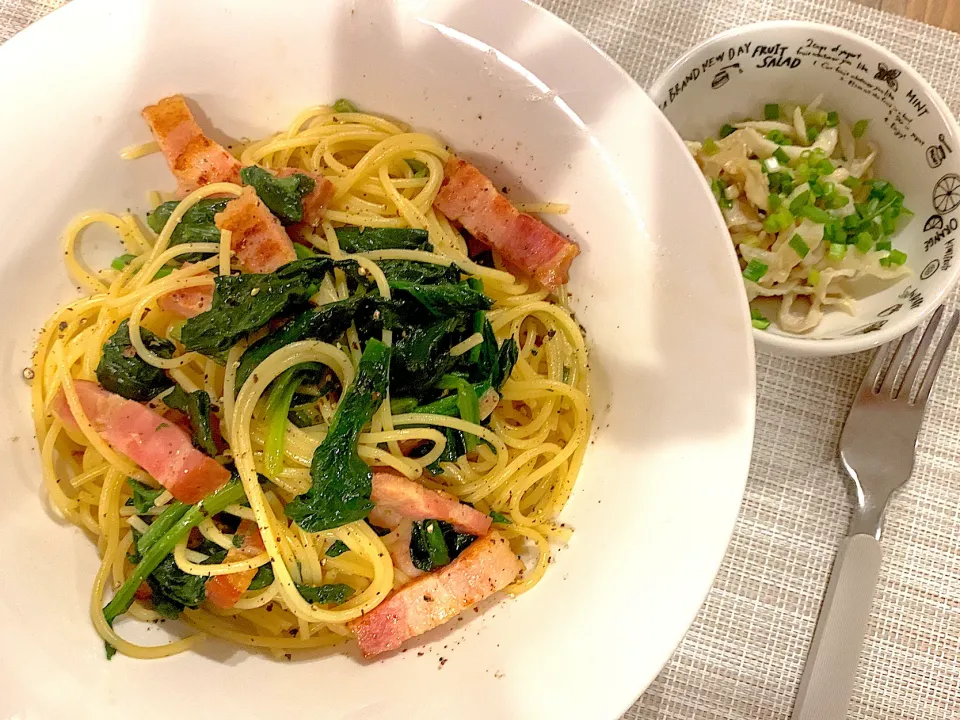 Snapdishの料理写真:ベーコンとほうれん草の和風パスタ|mam☻**゜さん