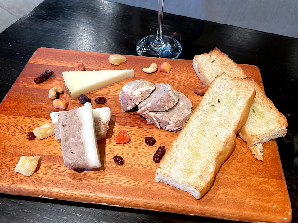 Make You Own Platter : Queso Manchego D.O. Viejo, Duck Rillette, Duck Terrine|270w178bさん