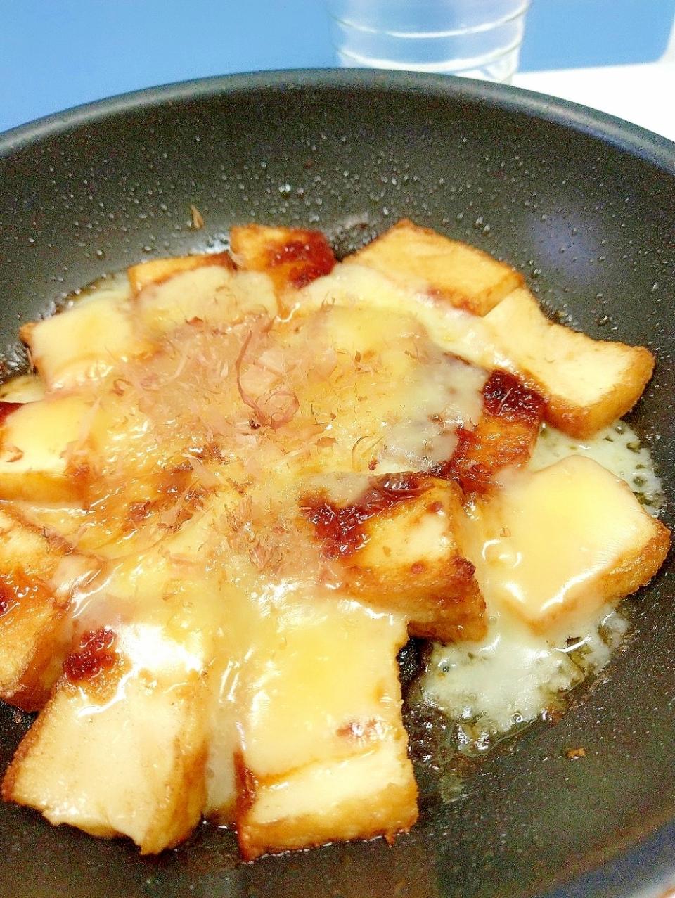 acchan66さんの簡単！厚揚げのチーズ焼き(^^)バター焼肉のタレ♪ #楽天レシピ