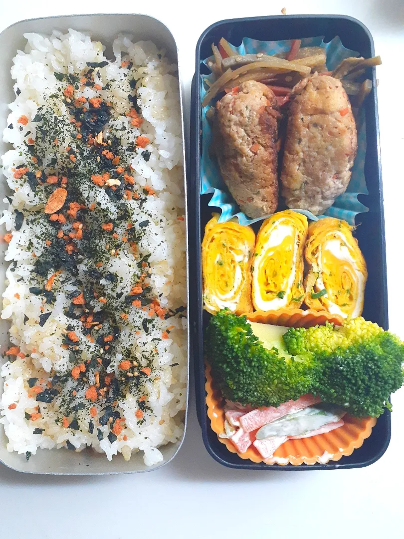 ☆中学生弁当☆玄米入り鮭若芽ごはん、金平牛蒡、つくね、葱卵焼き、ブロッコリー、アスパラサラダ|ｼｮｺﾗさん