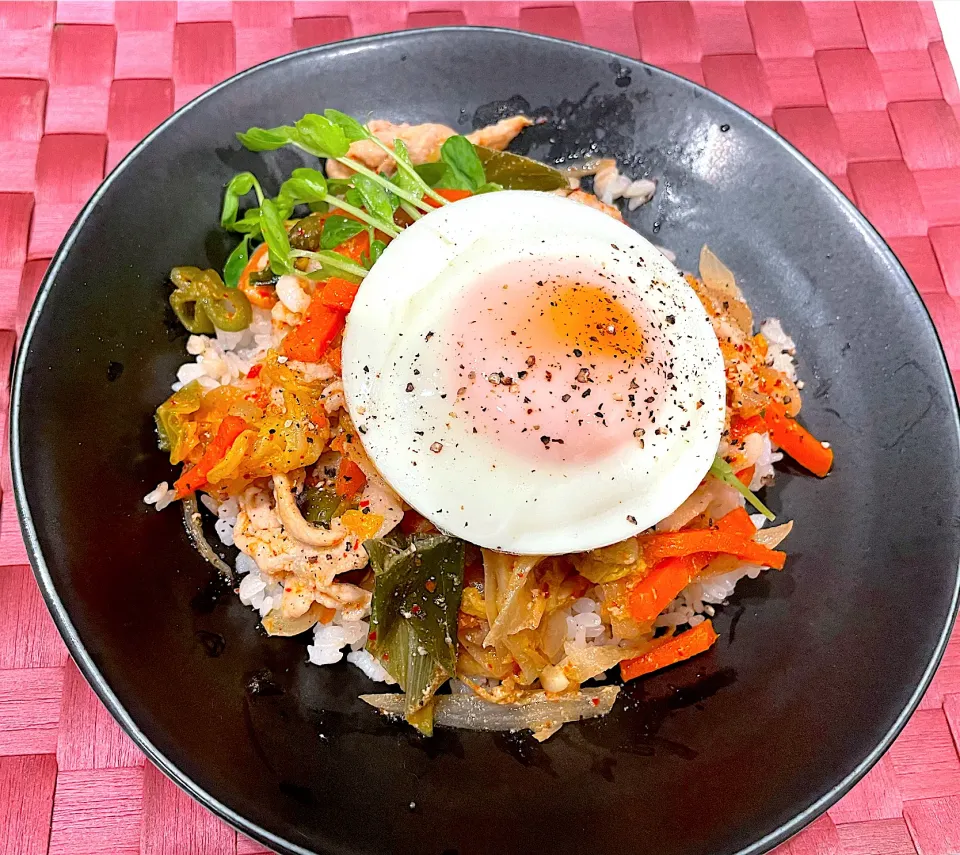 中学生息子のお昼ご飯🍚 豚キムチ丼🍱|Snow10さん