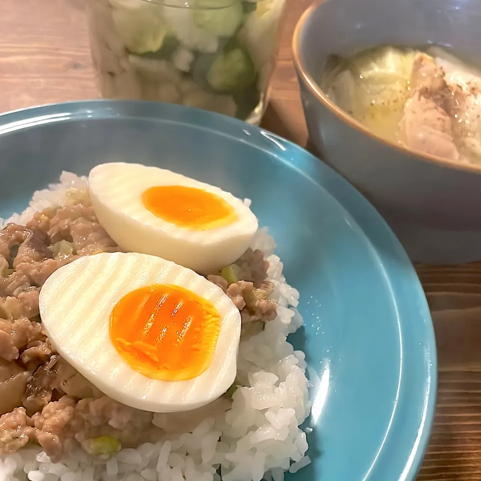 ひき肉丼 鶏鍋水餃子入り セロリマリネ|gohan♡さん