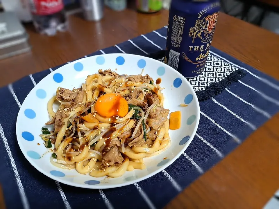 Snapdishの料理写真:焼きうどん🤗ビール

#男飯|しんからからさん