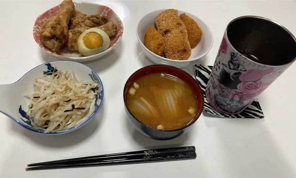 Snapdishの料理写真:晩御飯☆もやしの塩昆布和え☆白身魚のタルタルフライ☆手羽元と卵のマーマレード煮☆みそ汁（白菜・大根・えのき）|Saharaさん